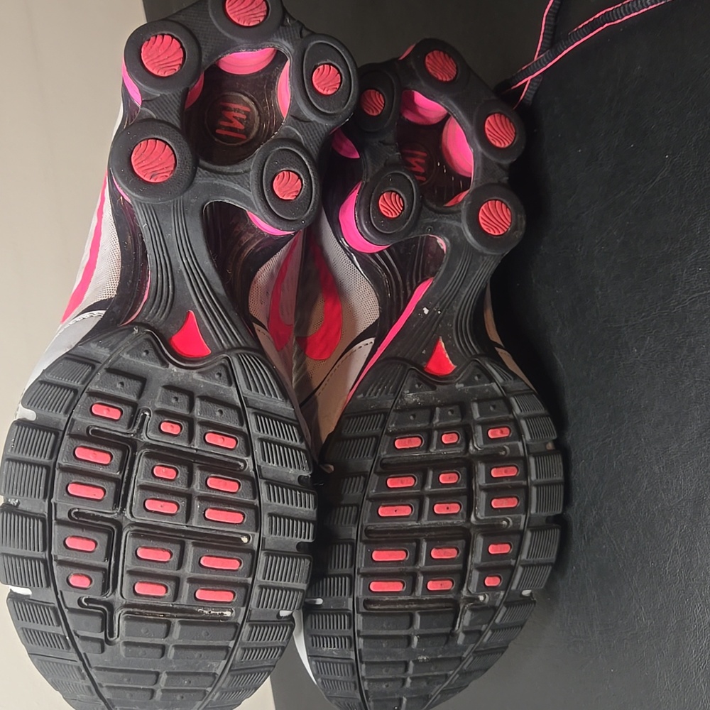 Nike Shox Women's Athletic Shoes in Gray and Pink - Picture 12 of 12